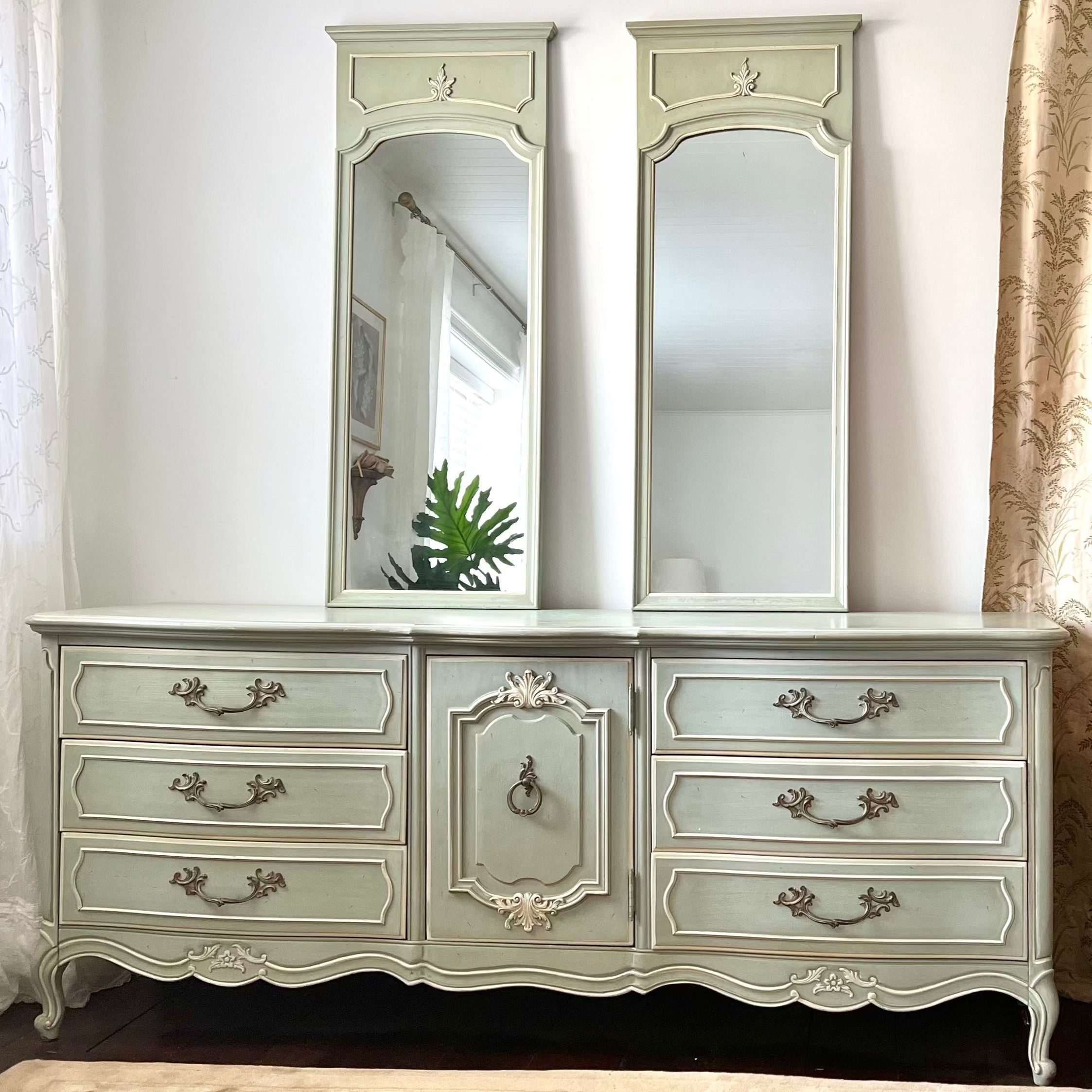 Robin's Egg Blue Thomasville French Dresser Sideboard with Mirrors Rose Mille Robin's Egg Blue Thomasville French Dresser Sideboard with Mirrors Rose Mille