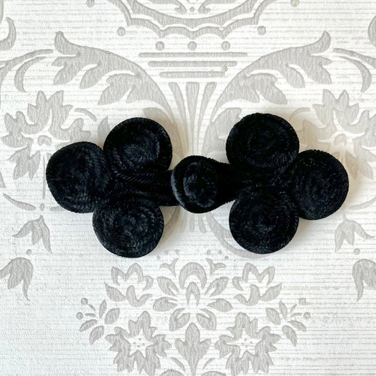 Black Velvet Chinese Frog Closure