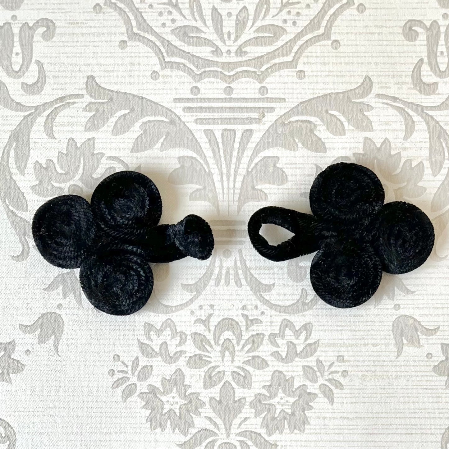 Black Velvet Chinese Frog Closure