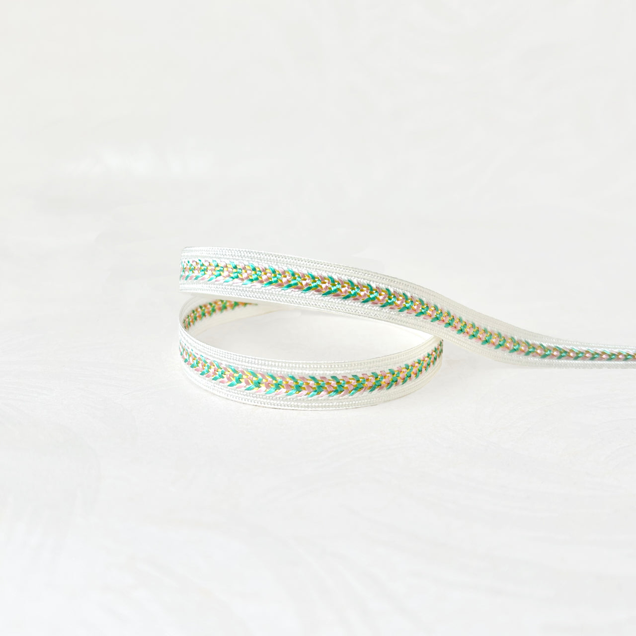 Arrow_Center_Rayon_Braid