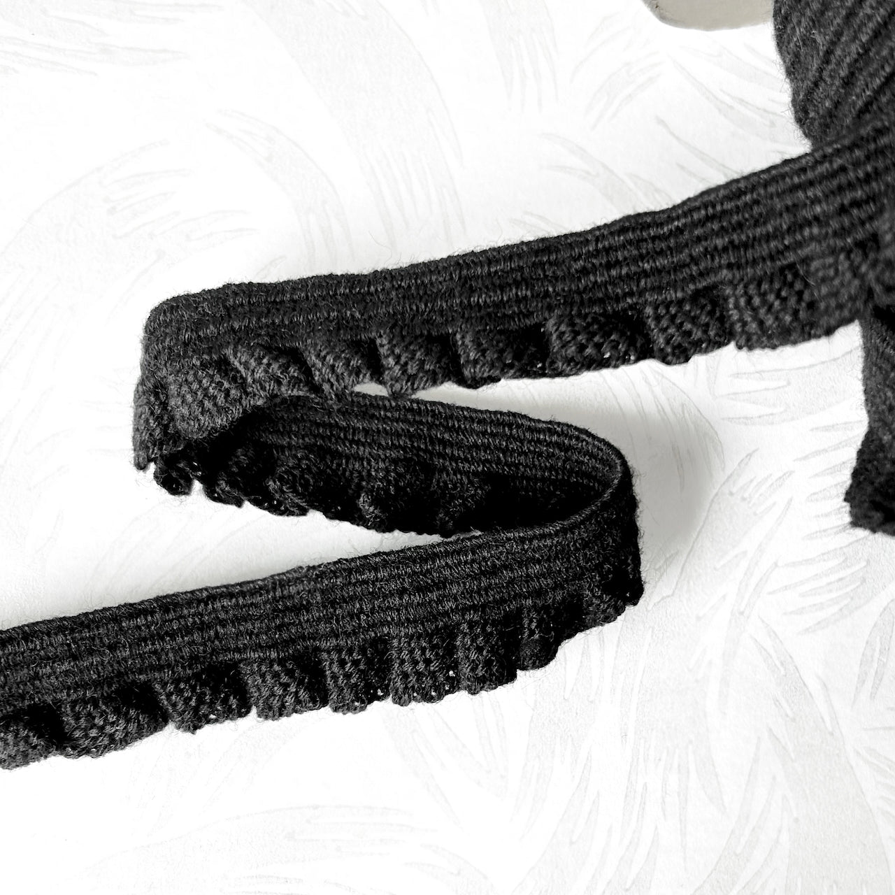 Black_Ruffled_Wool_Braid