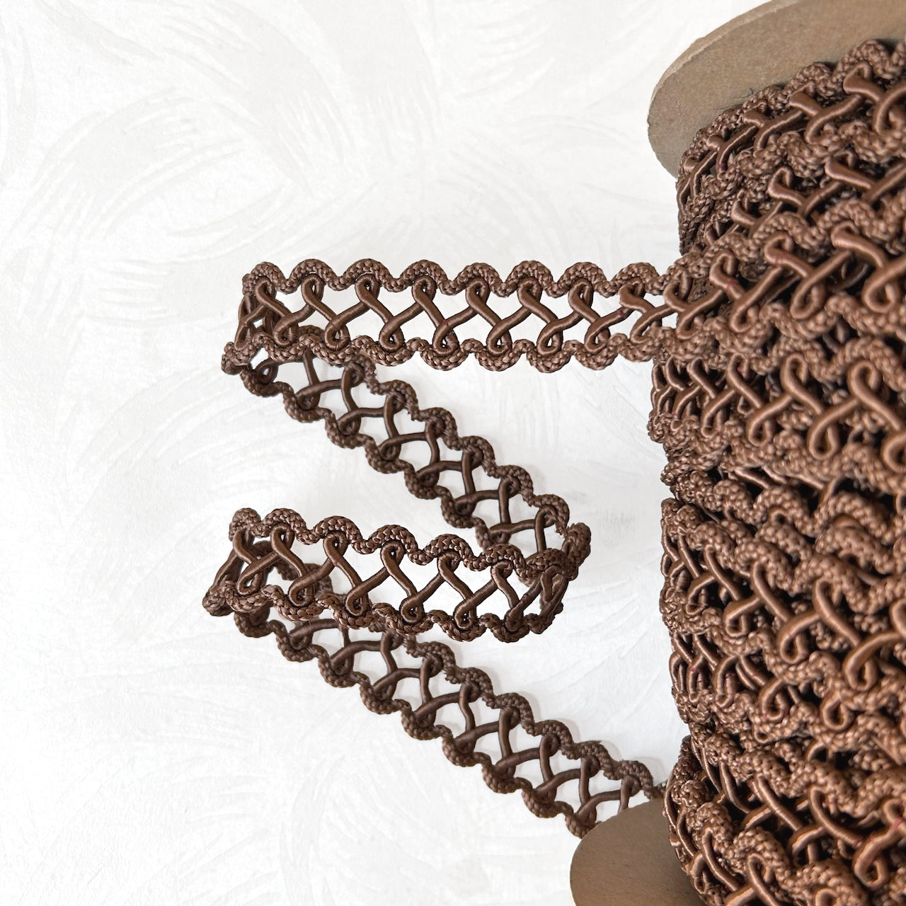 Brown_Scalloped_Loop_Braid