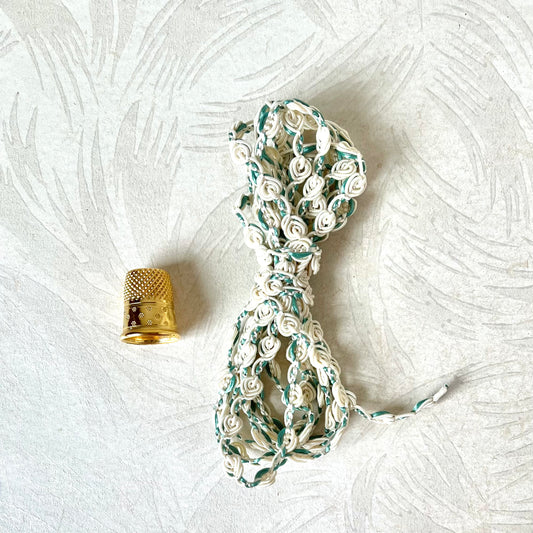 Rosebud Rococo Picot Trim - Vintage - Off White & Green