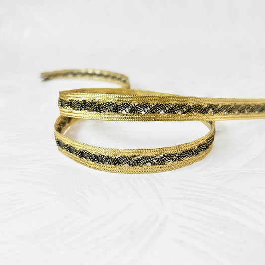 Center_Wavy_Line_Metallic_Braid