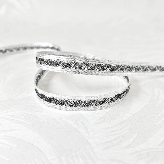 Center_Wavy_Line_Metallic_Braid