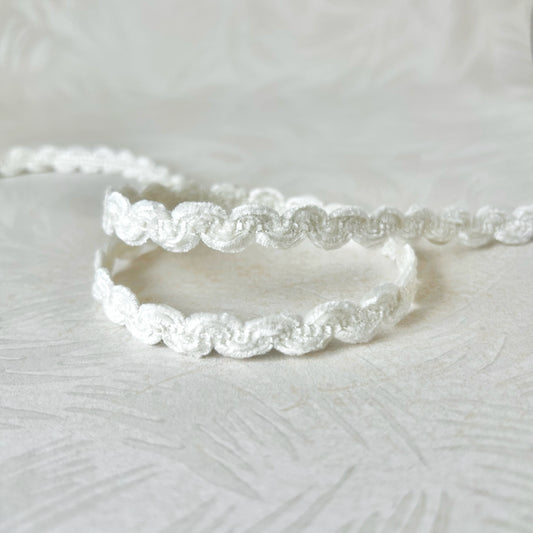 Chenille_Scalloped_Loop_Braid