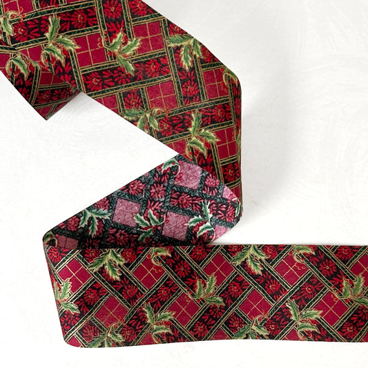Christmas_Holly_Cut_Ege_Woven-Ribbon_Roll