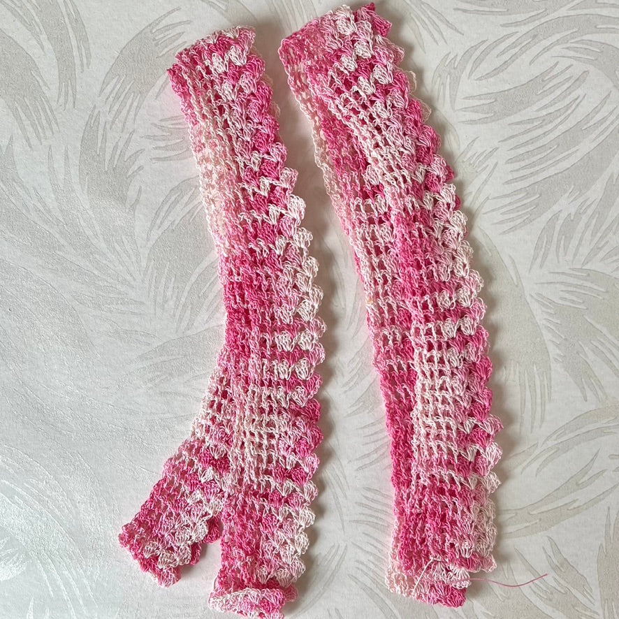 crocheted-pillowcase-edges-pink-ombre-points-vintage
