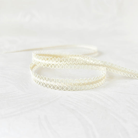 Delicate_Double_Loop_Braid
