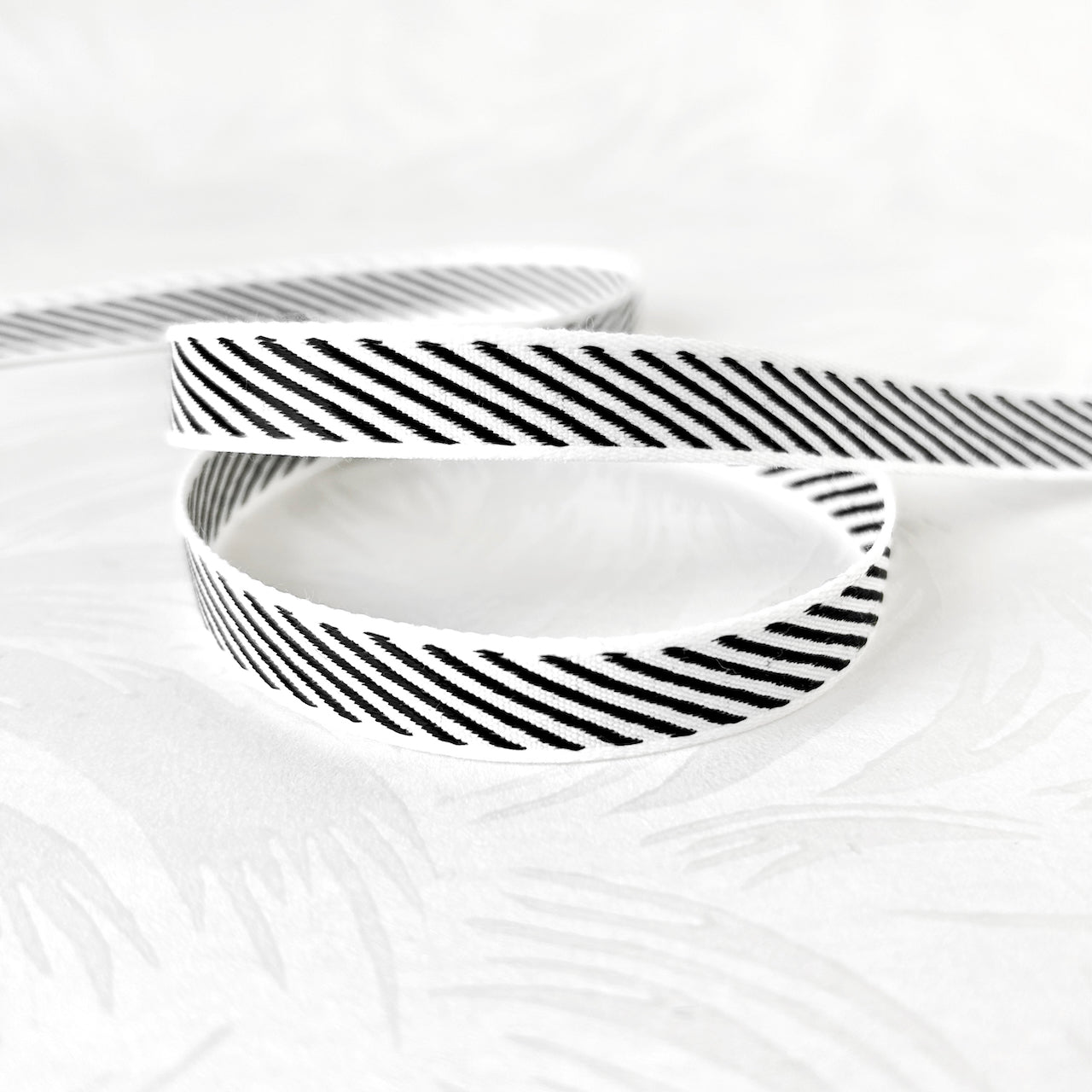 Diagonal_Lines_Jacquard_Ribbon