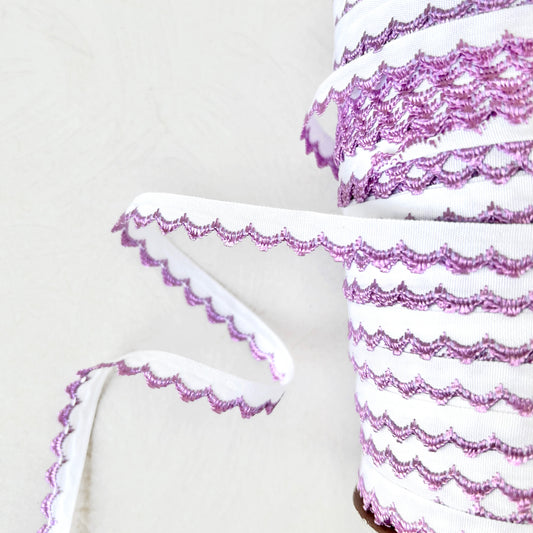 Embroidered_Scalloped_Edging