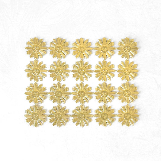 Gold_Sun_With_Smiley_Face_Dresden