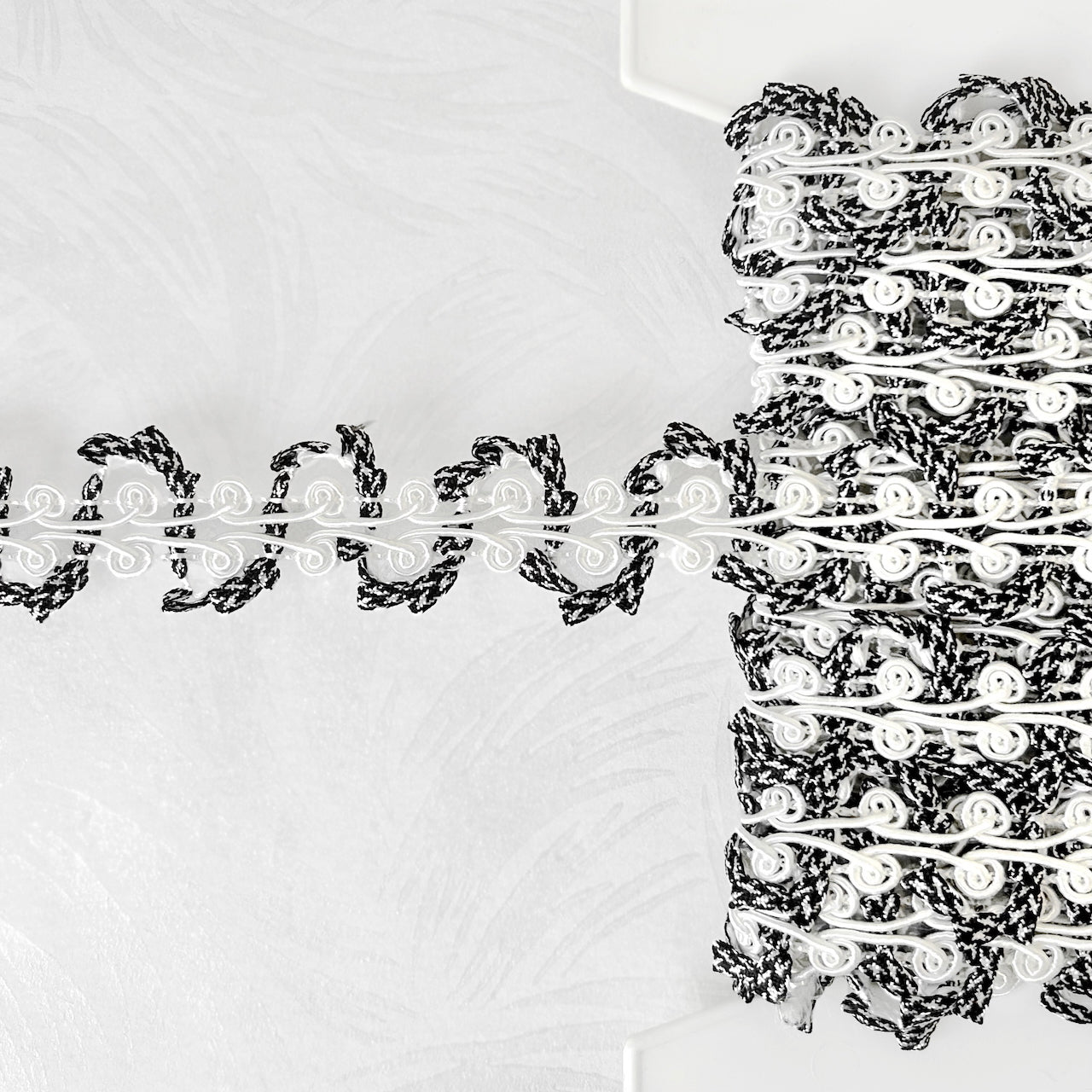 Houndstooth_Passementerie_Scroll_Trim