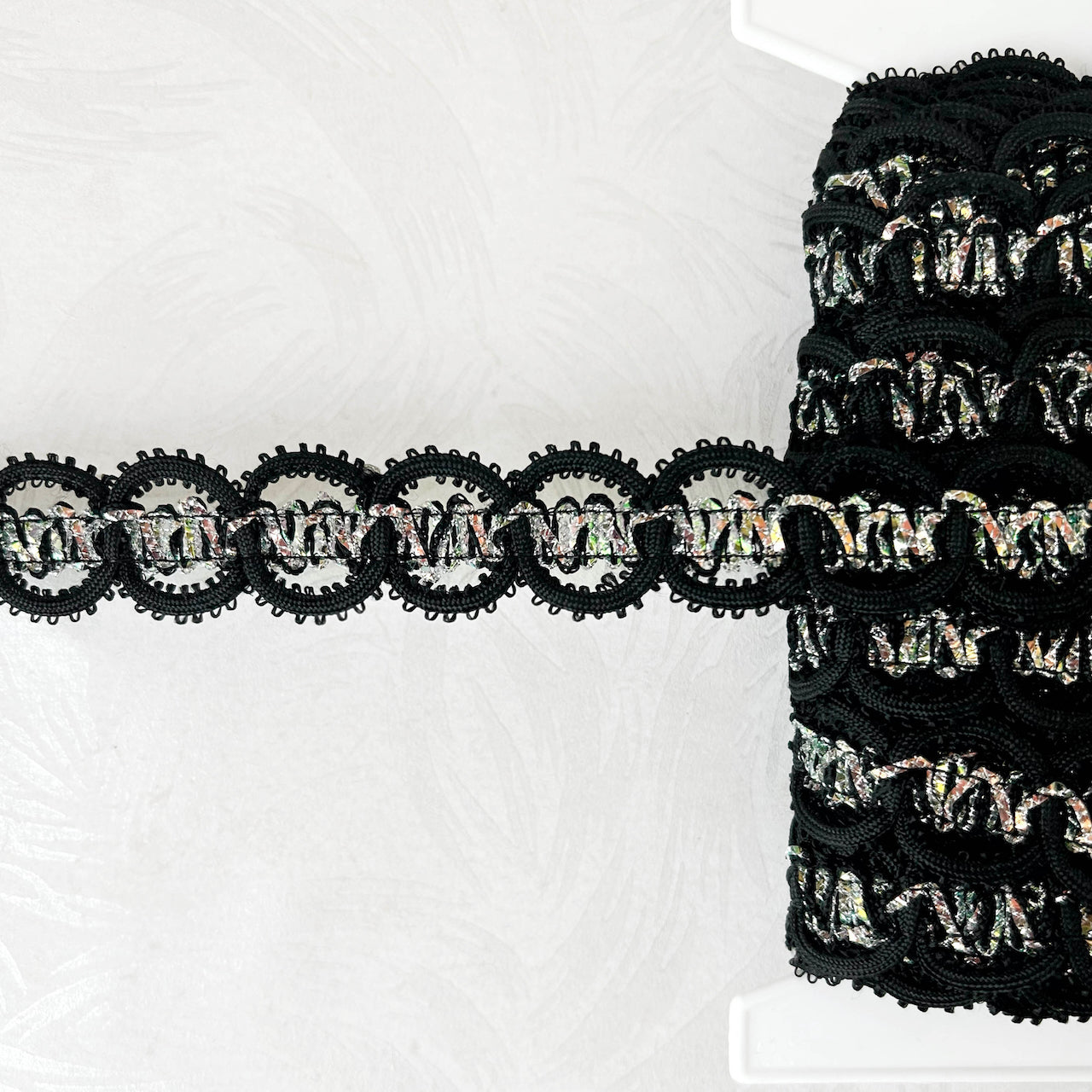 Iridescent_Circle_Braid