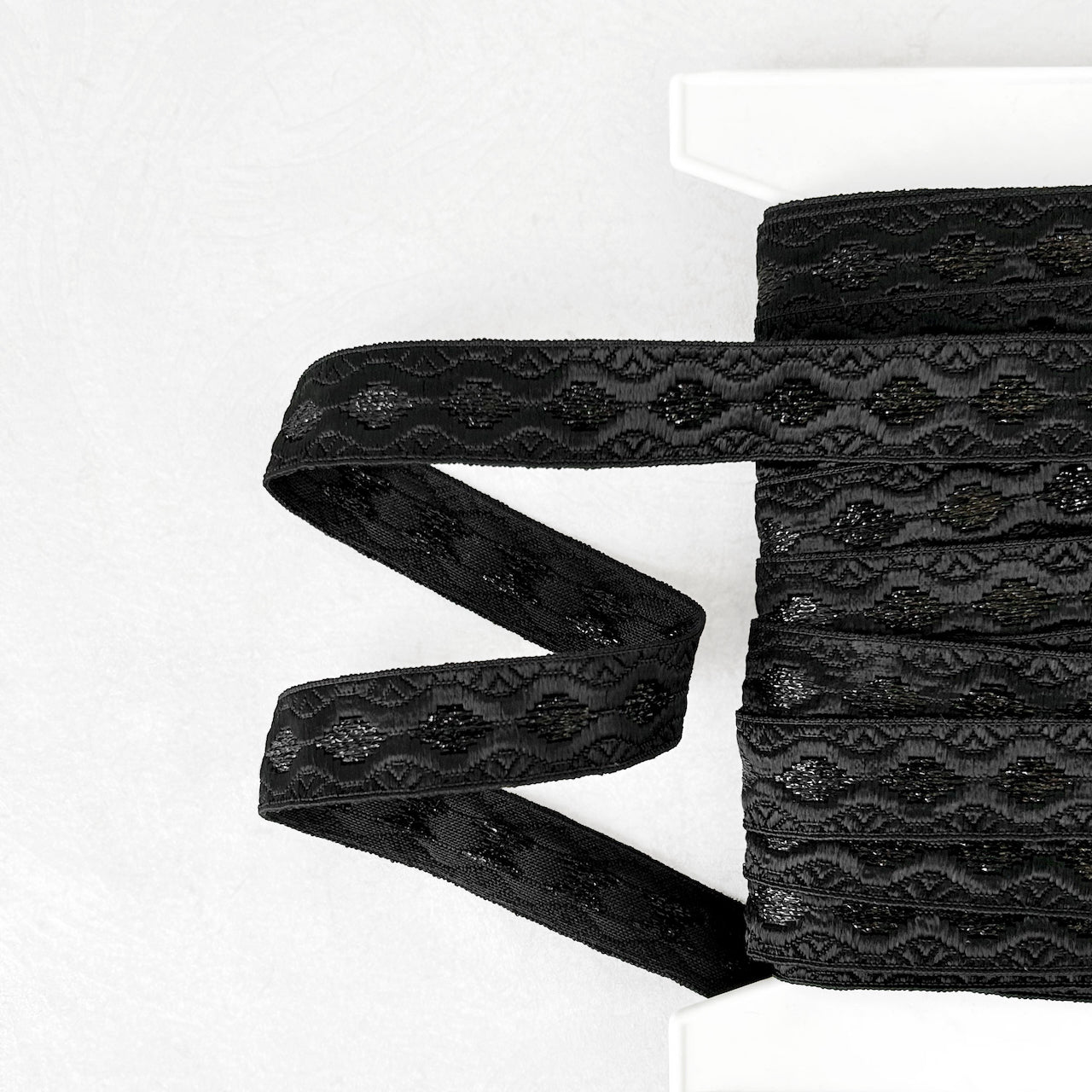 Iridescent_Diamond_Weave_Jacquard_Ribbon