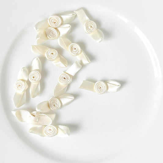 Ivory_Ribbon_Rose