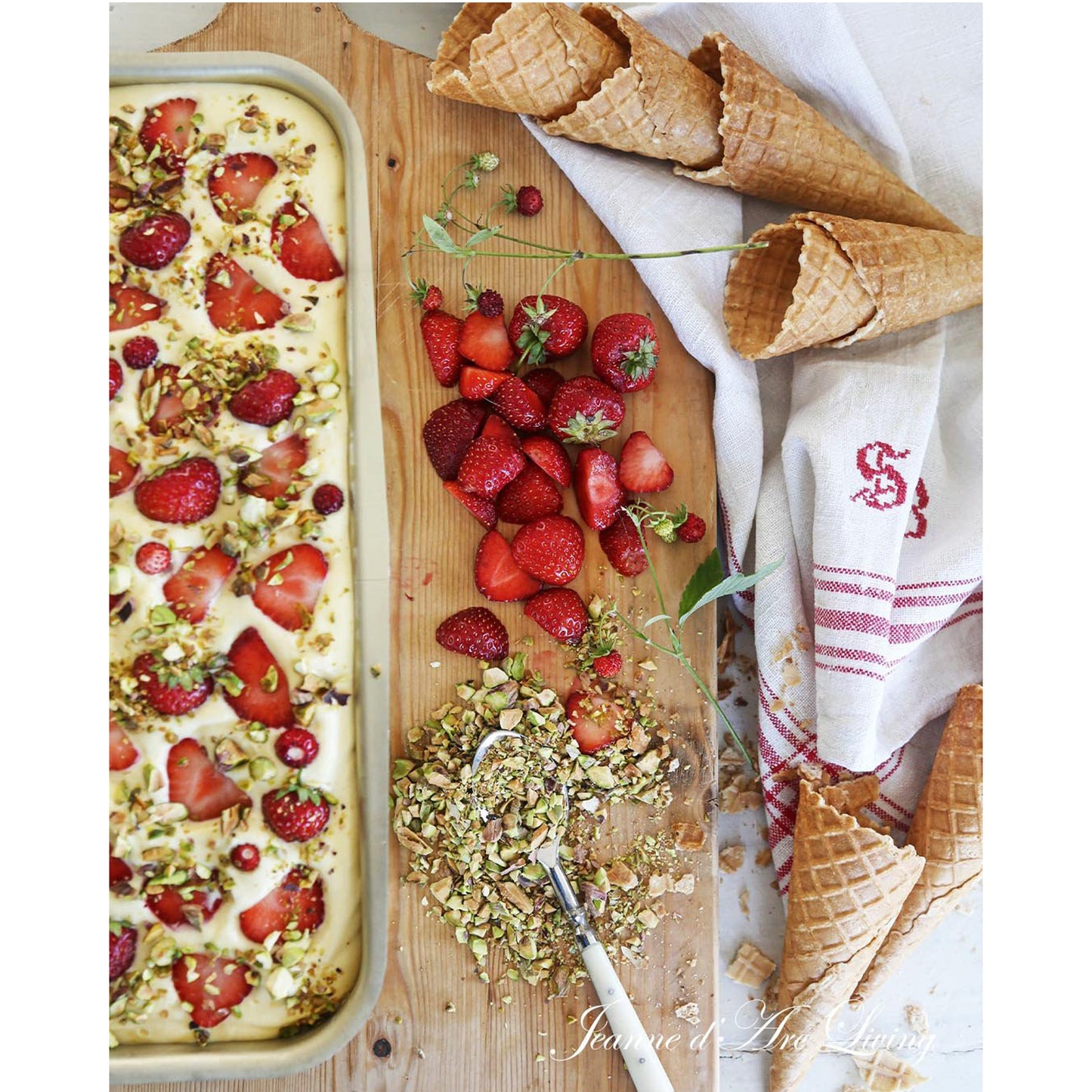 Jeanne d'Arc Living - Issue #4, 2025