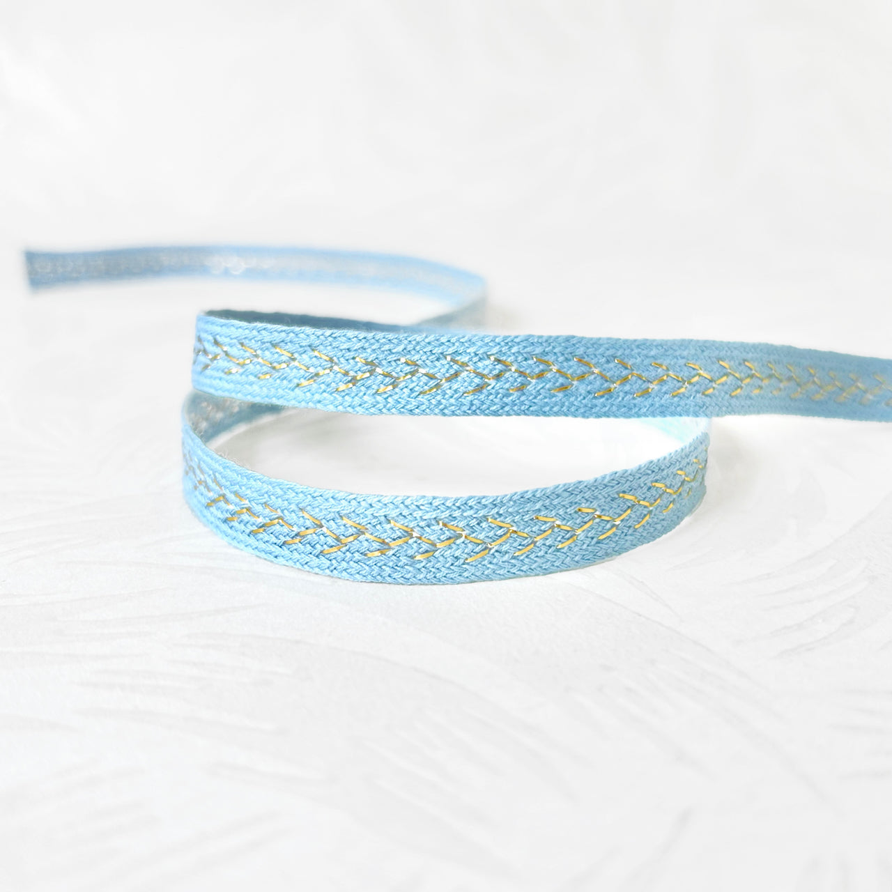 Metallic_Feather_Stitched_Braid