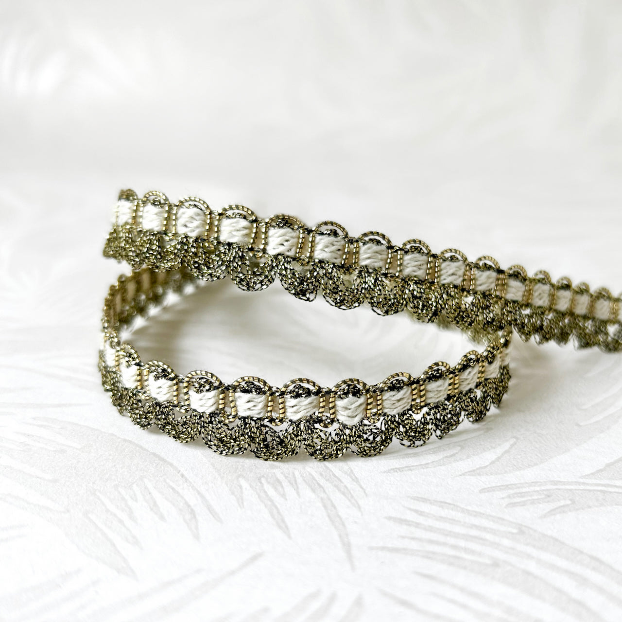 Metallic_Inset_Loop_Braid
