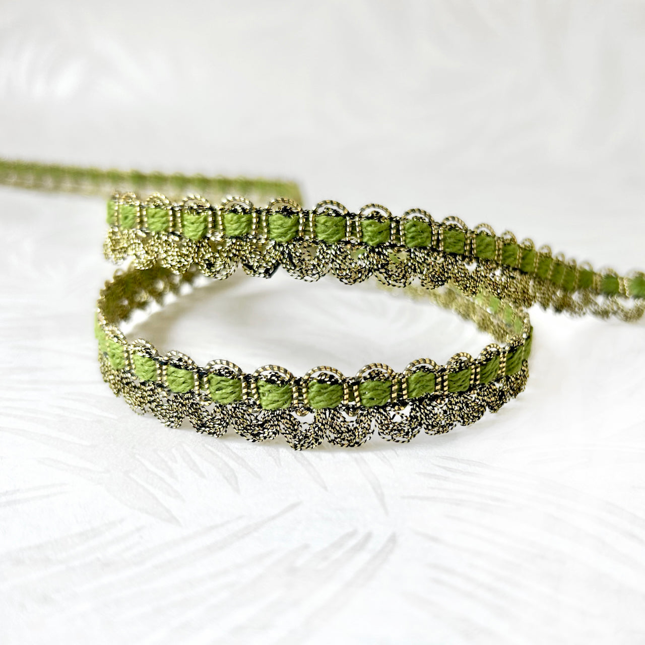Metallic_Inset_Loop_Braid
