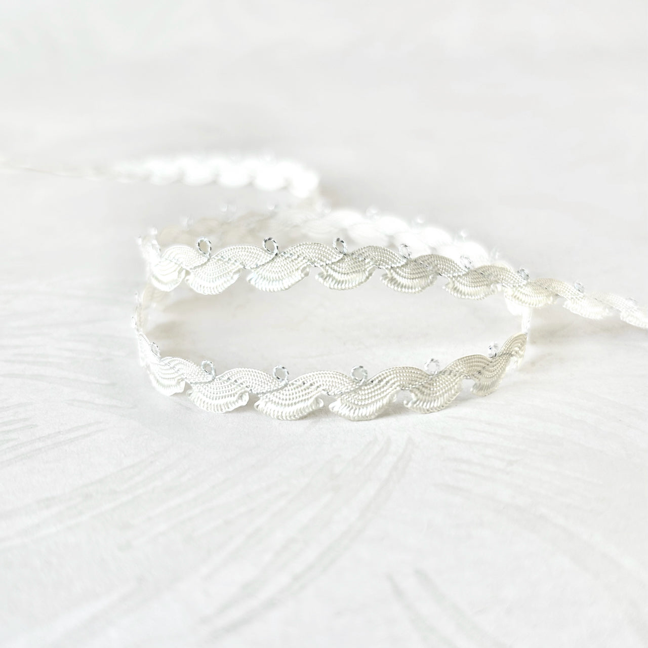 Metallic_Scalloped_Loop_Braid