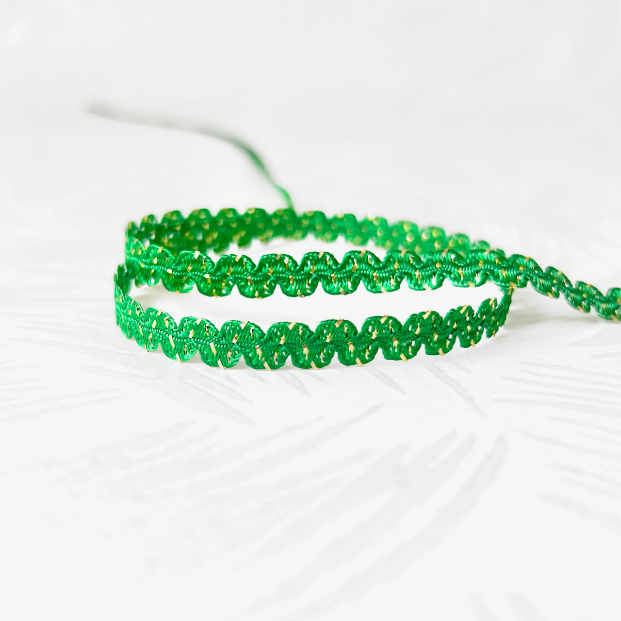 Metallic_Wavy_Line_Braid
