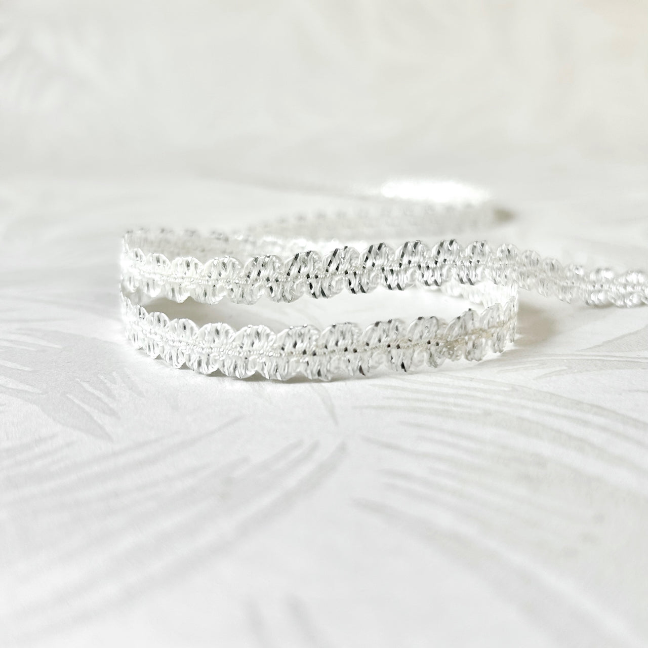 Metallic_Wavy_Line_Braid