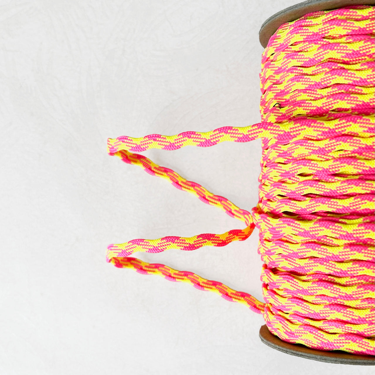 Neon_Wave_Braid