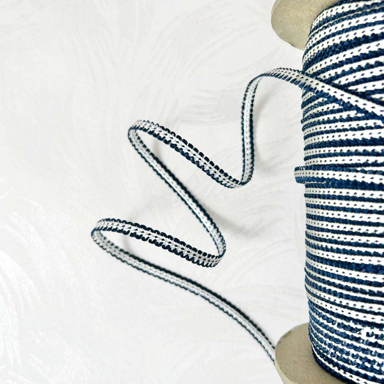 Picot_Edge_Scalloped_Loop_Braid