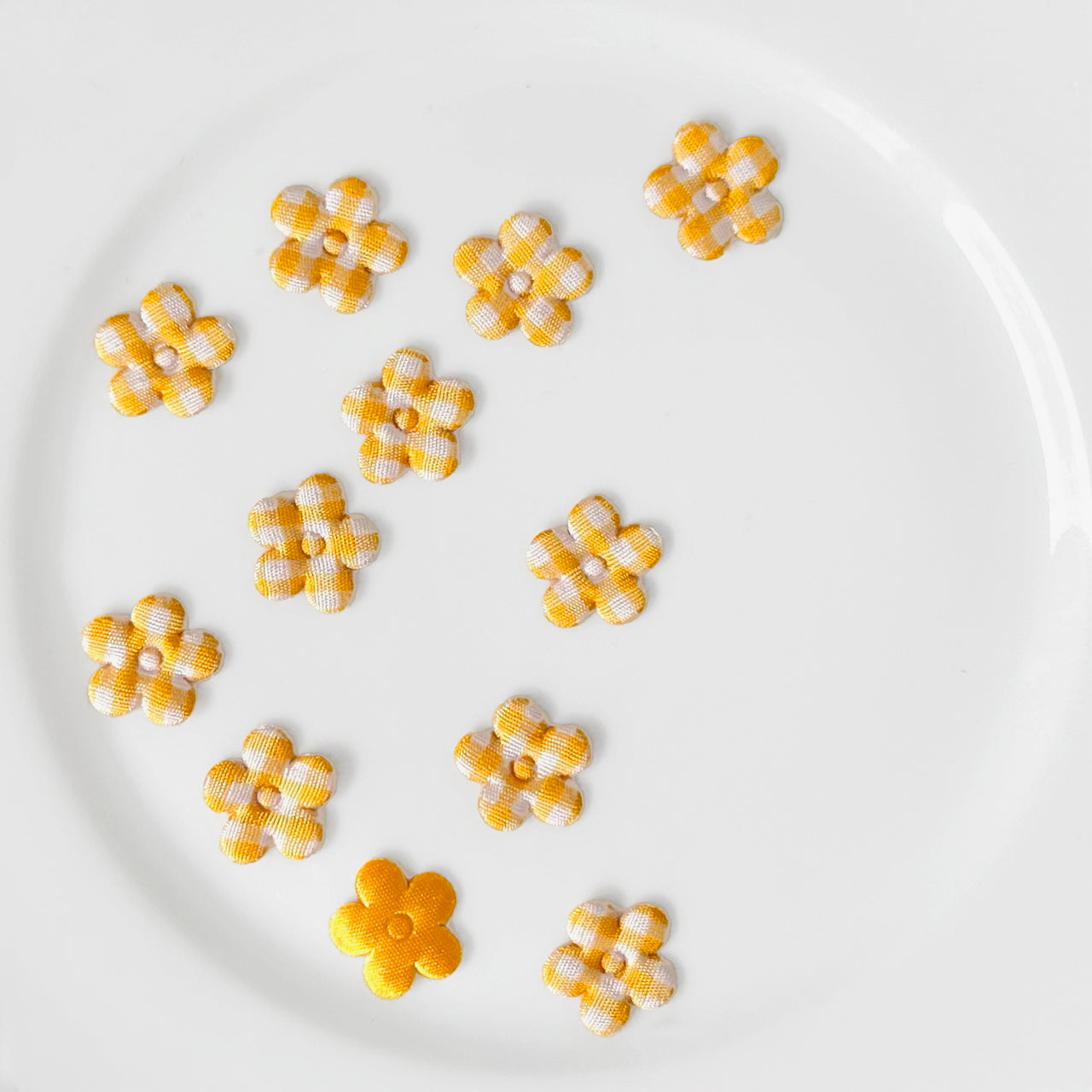 Puffy_Checkered_Flower_Applique