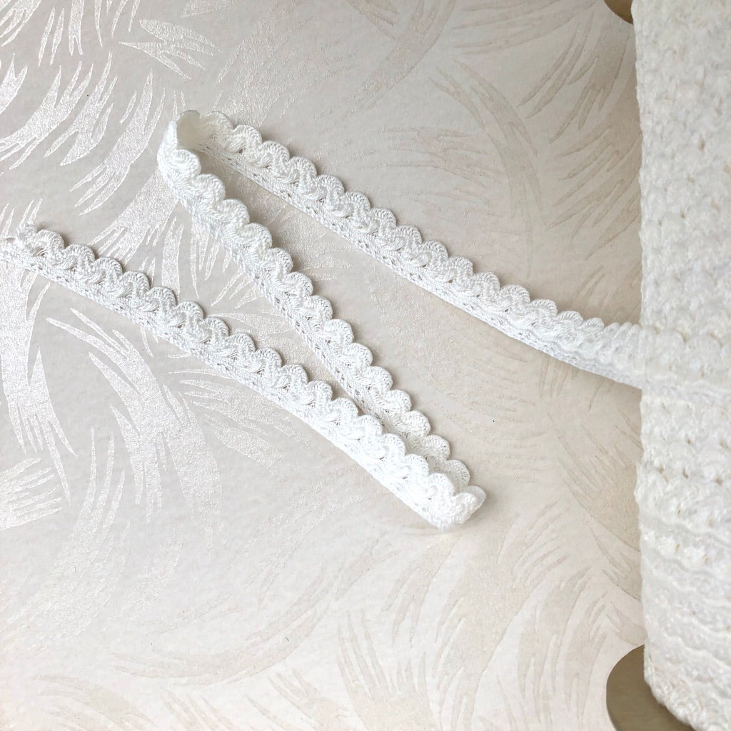 Vintage_Cotton_Scalloped_Trim