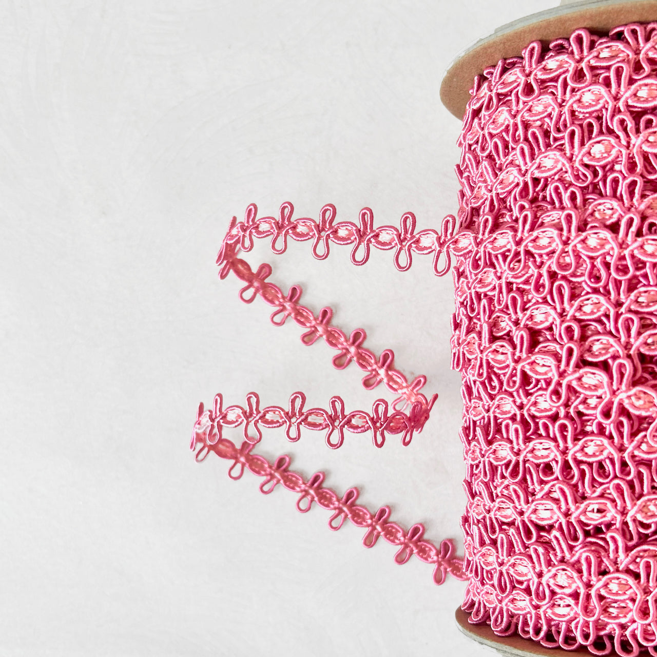 Rayon_Scalloped_Loop_Braid