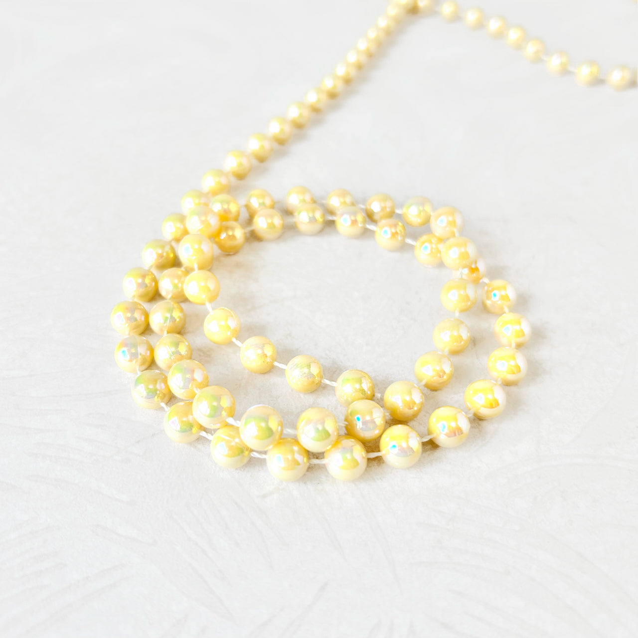 Round_Iridesent_Faux_Pearls