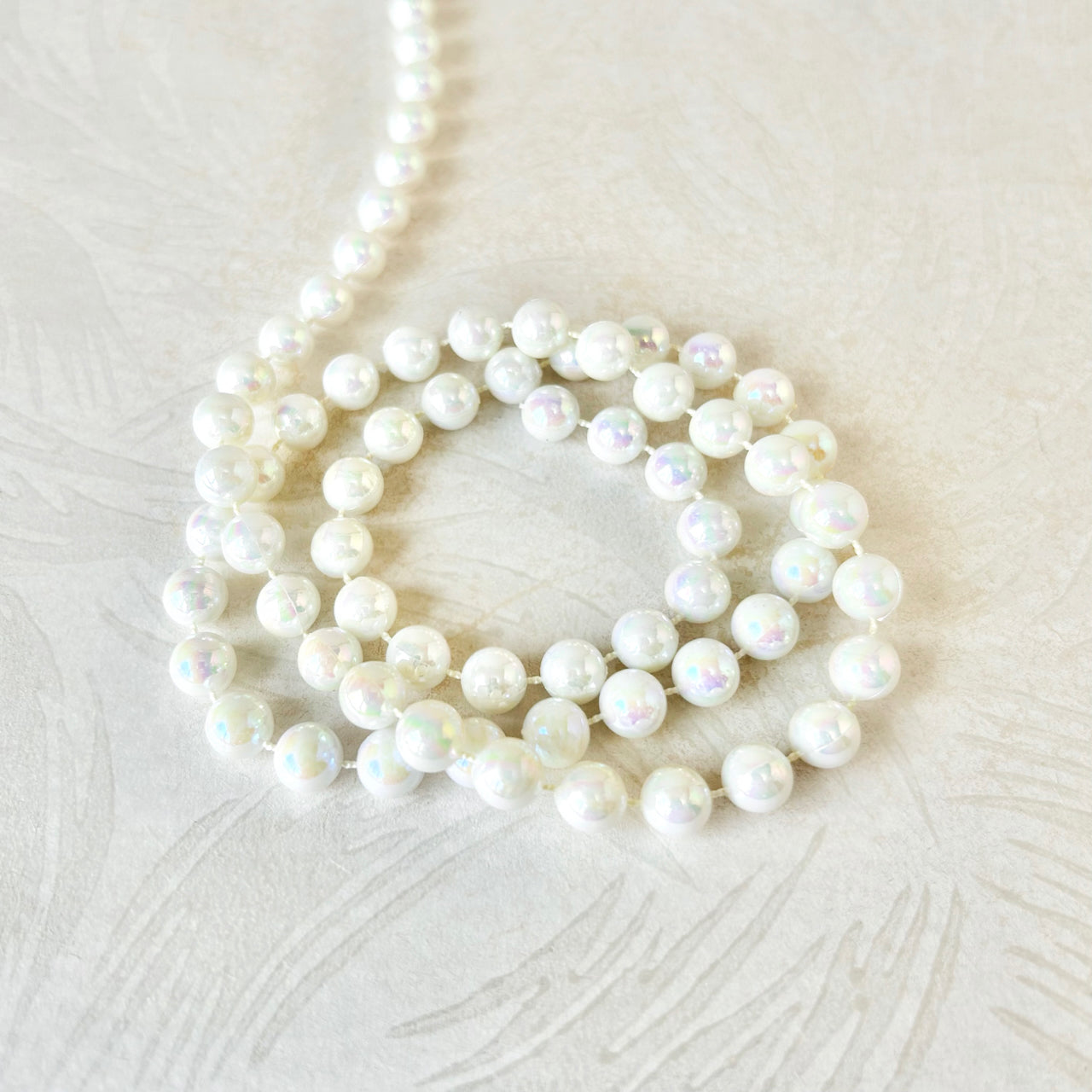 Round_Iridesent_Faux_Pearls