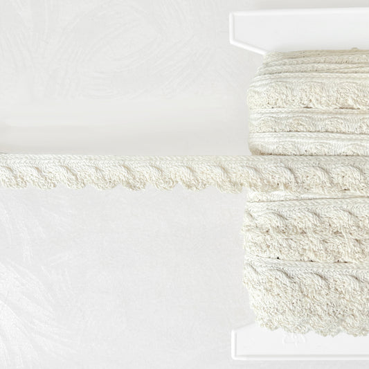 Scalloped_Edge_Braid