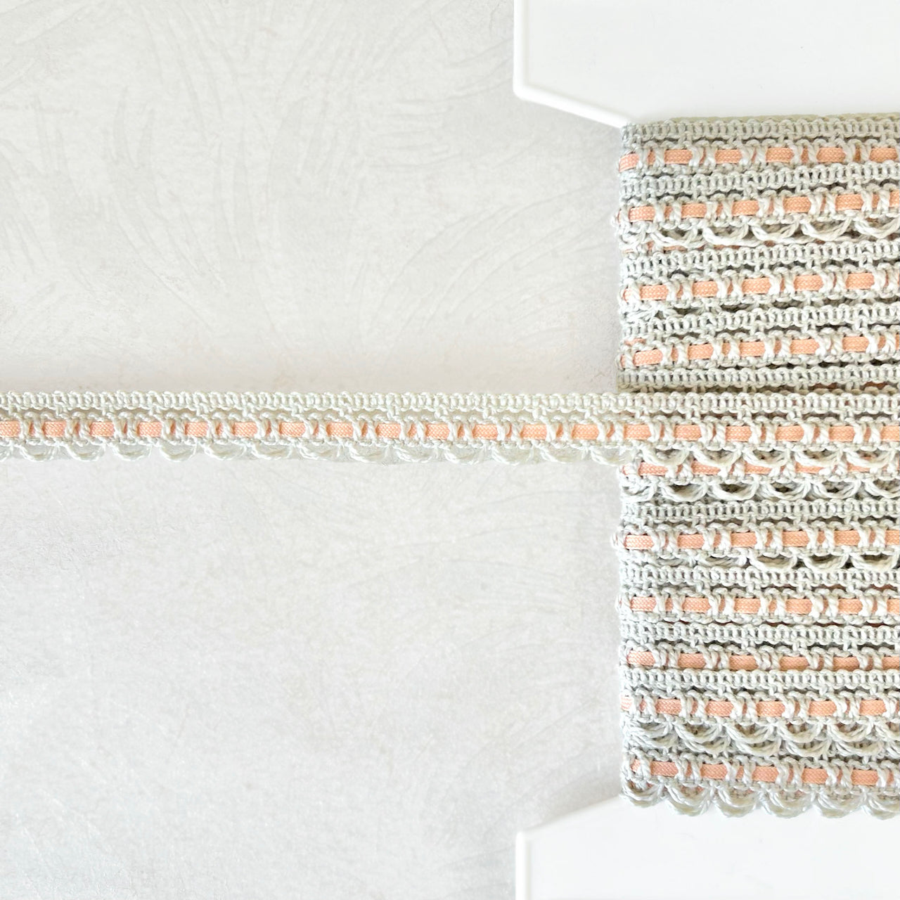 Scalloped_Loop_Inset_Braid