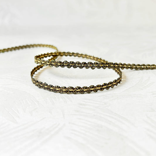 Scalloped_Metallic_Inset_Braid