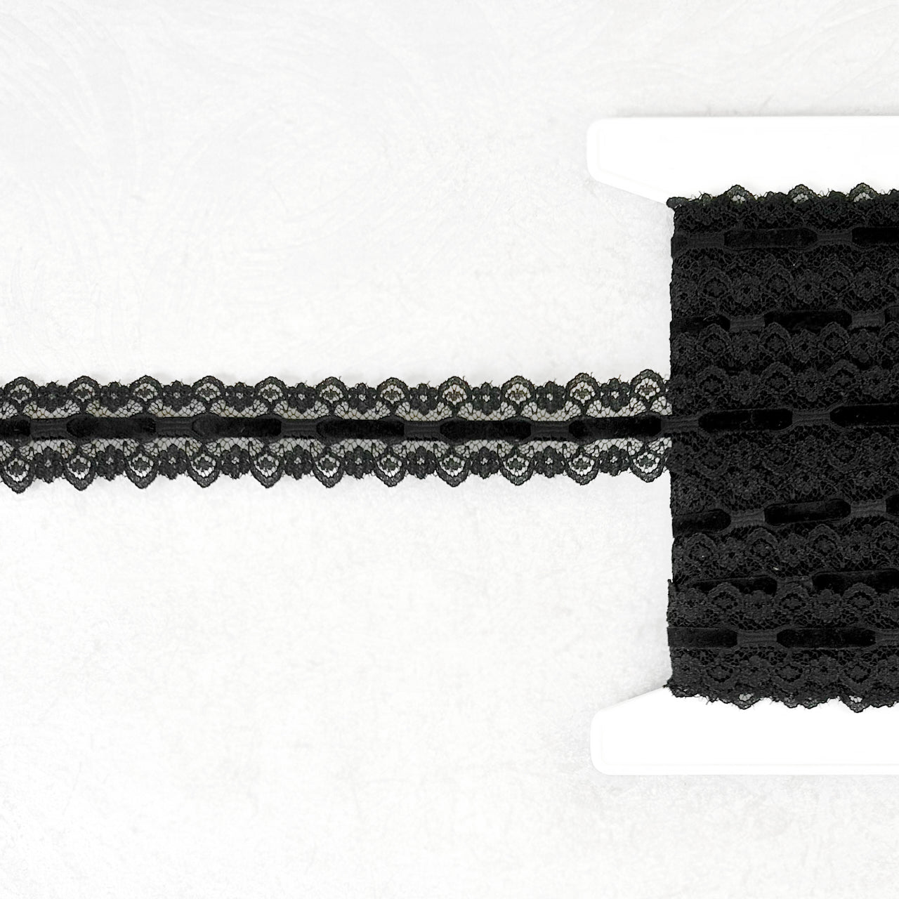 Scalloped_Velvet_Insert_Lace
