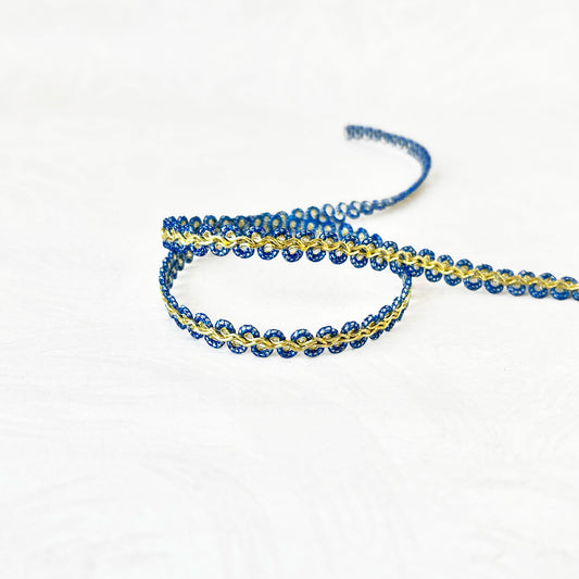 Scrolling_Metallic_Braid