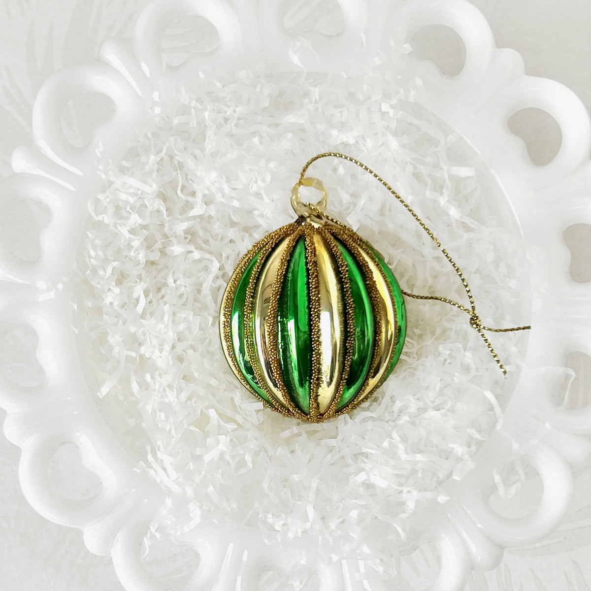 Segmented_Glass_Bauble_Ornament