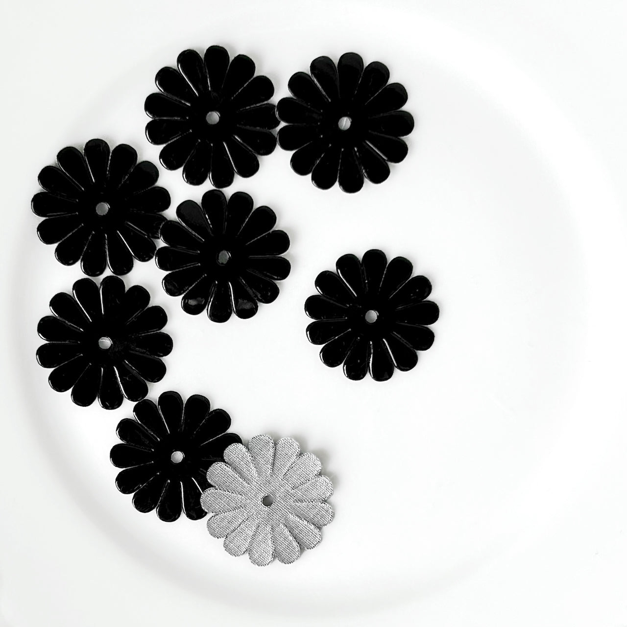 Shiny_Daisy_Applique