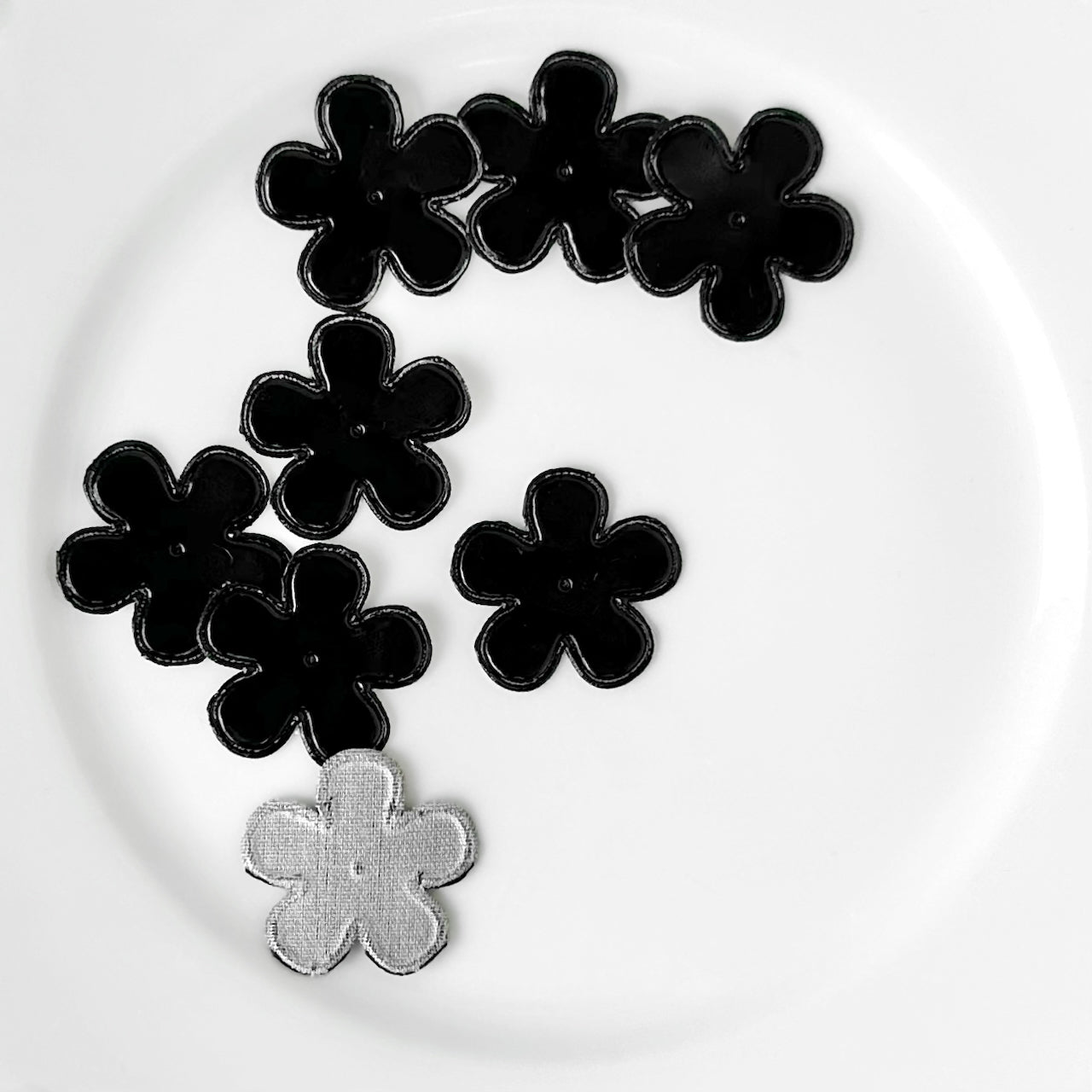 Shiny_Flower_Applique