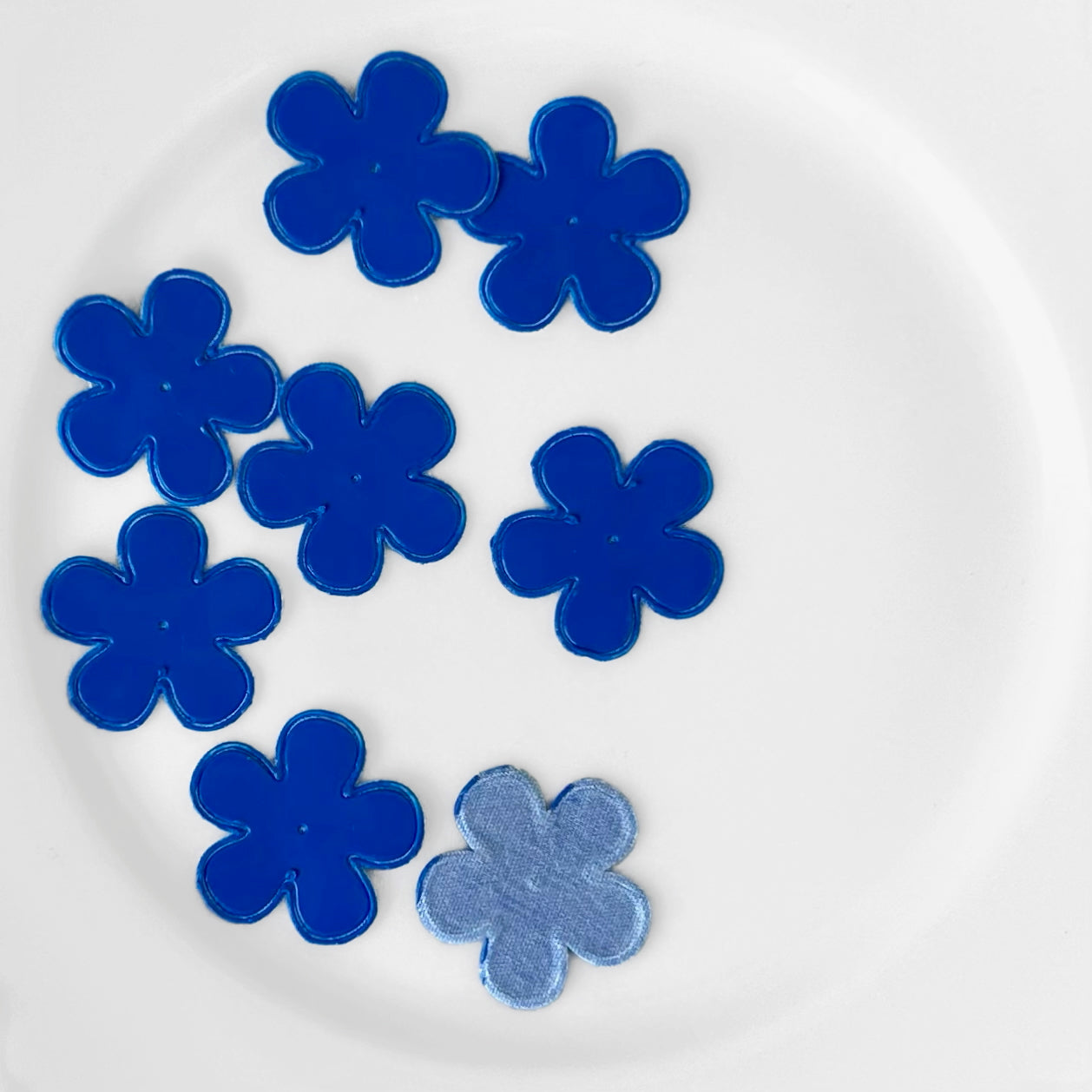 Shiny_Flower_Applique