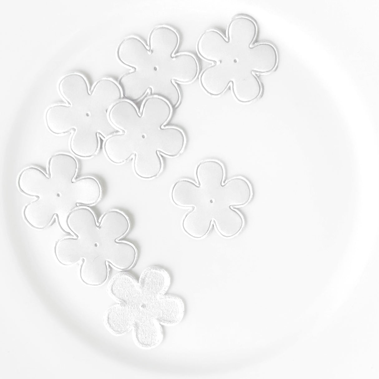 Shiny_Flower_Applique