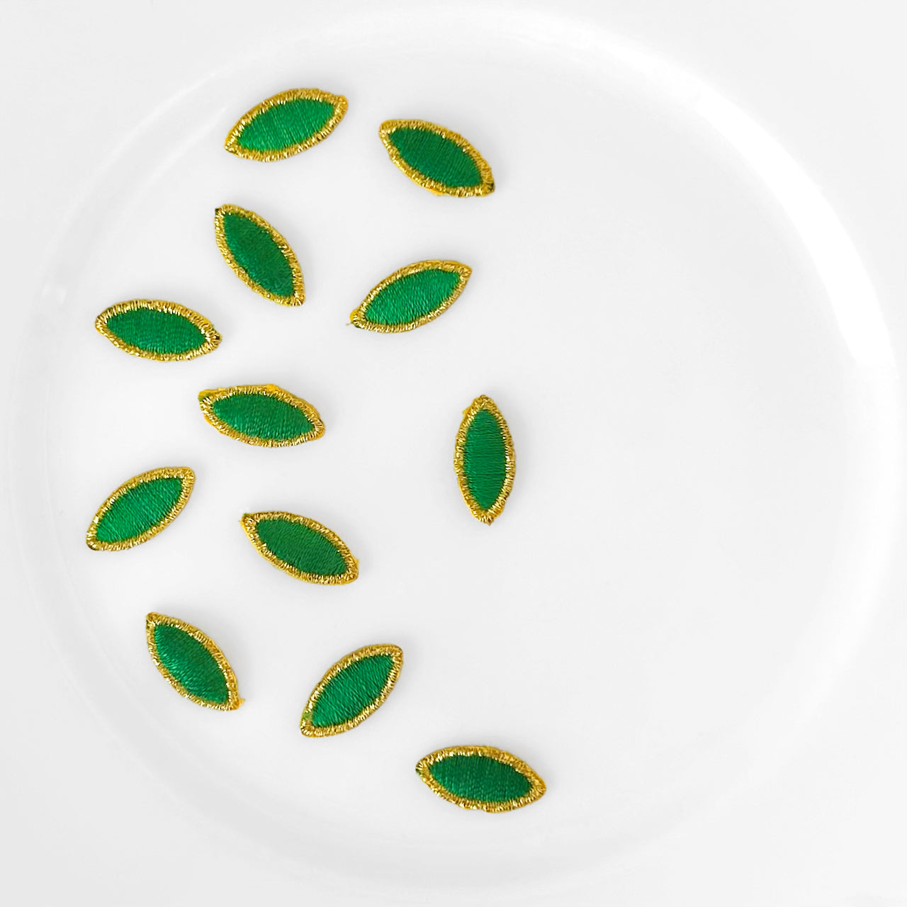 Tiny_Oval_Jewel_Applique