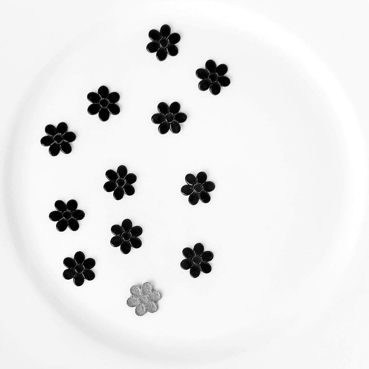 Tiny_Shiny_Flower_Applique