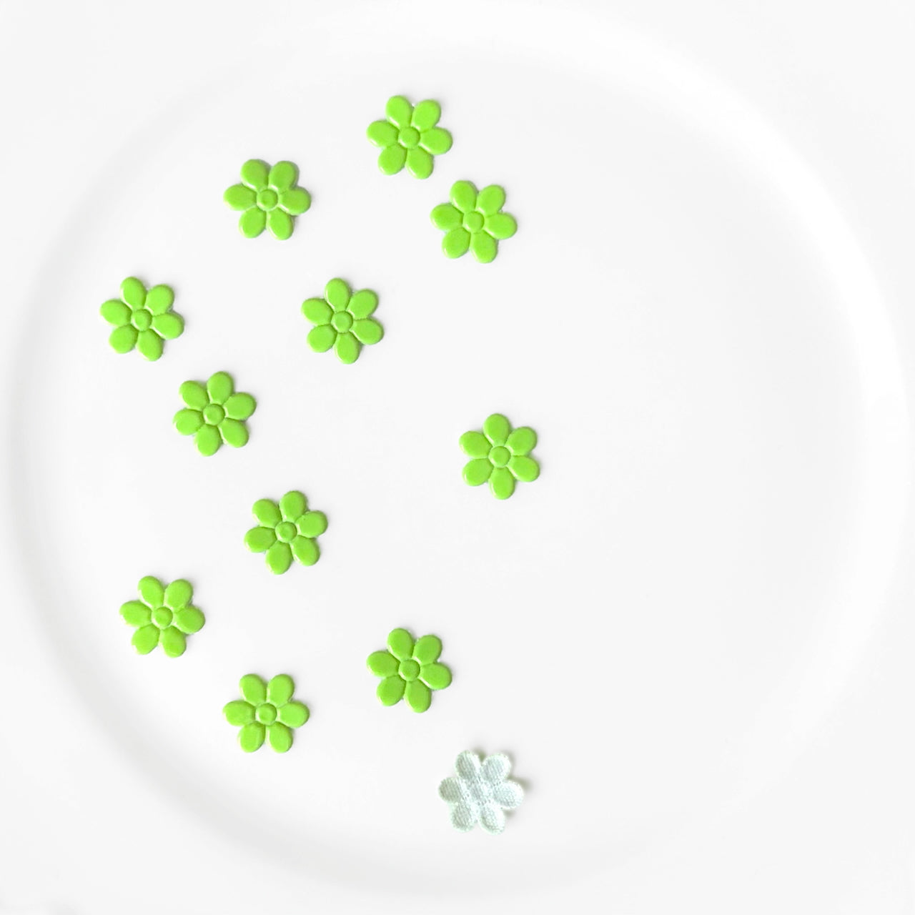 Tiny_Shiny_Flower_Applique