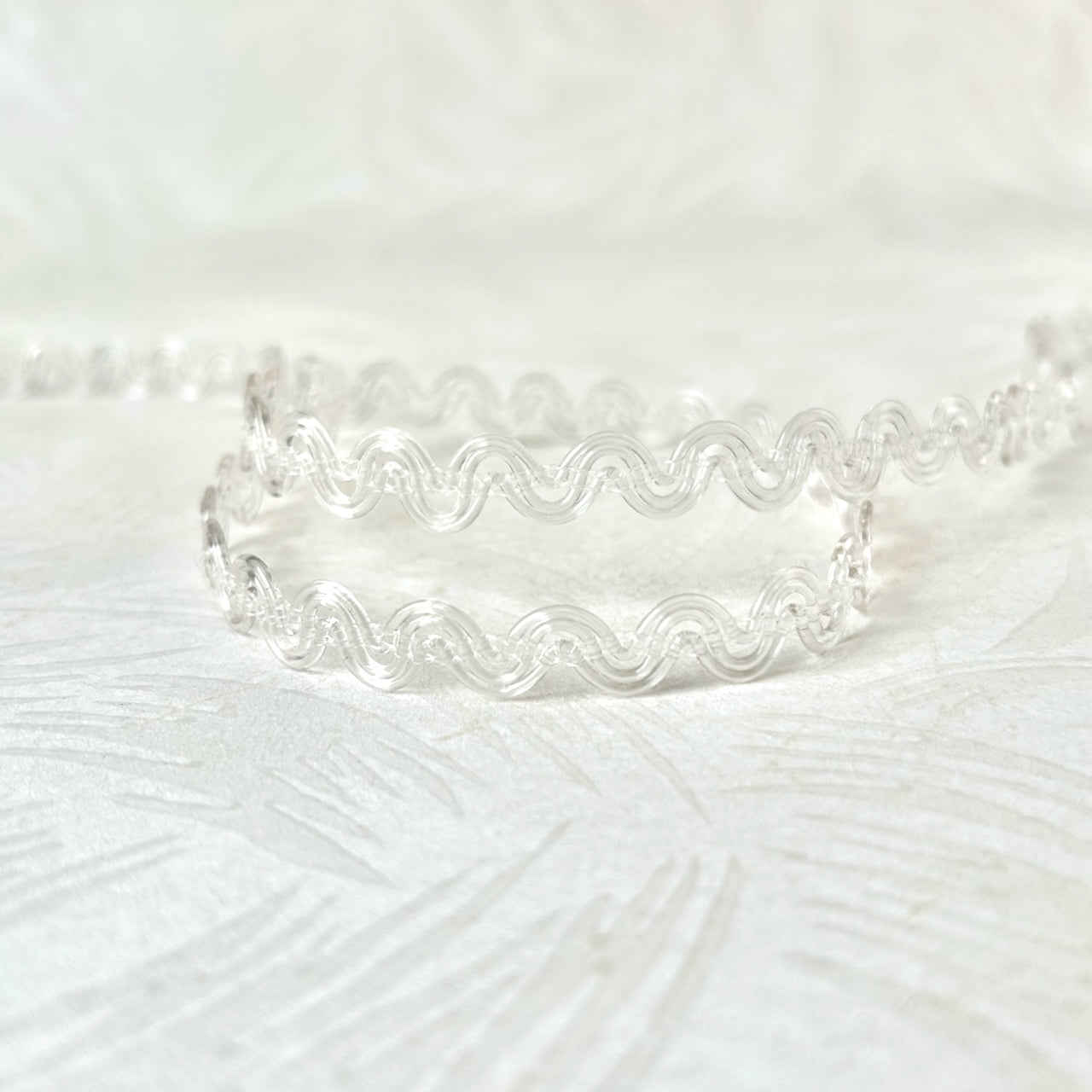 Unique_Wavy_Plastic_Trim