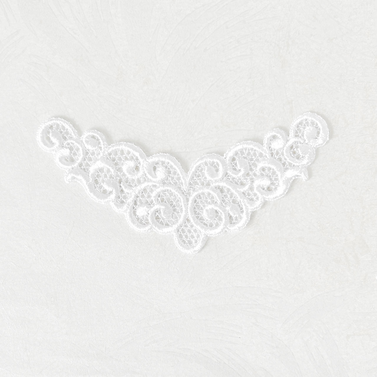 Venice_Lace_Center_Motif_Swirls_Applique