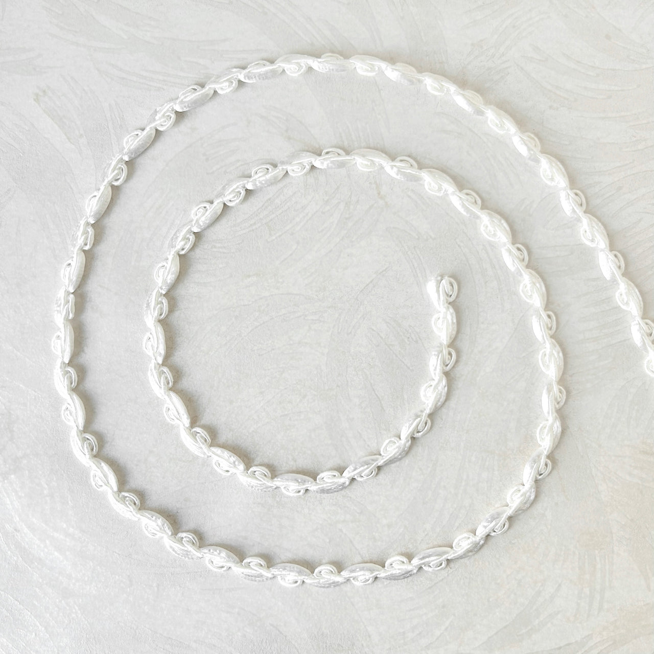 White_Scalloped_Loop_Rooco_Braid